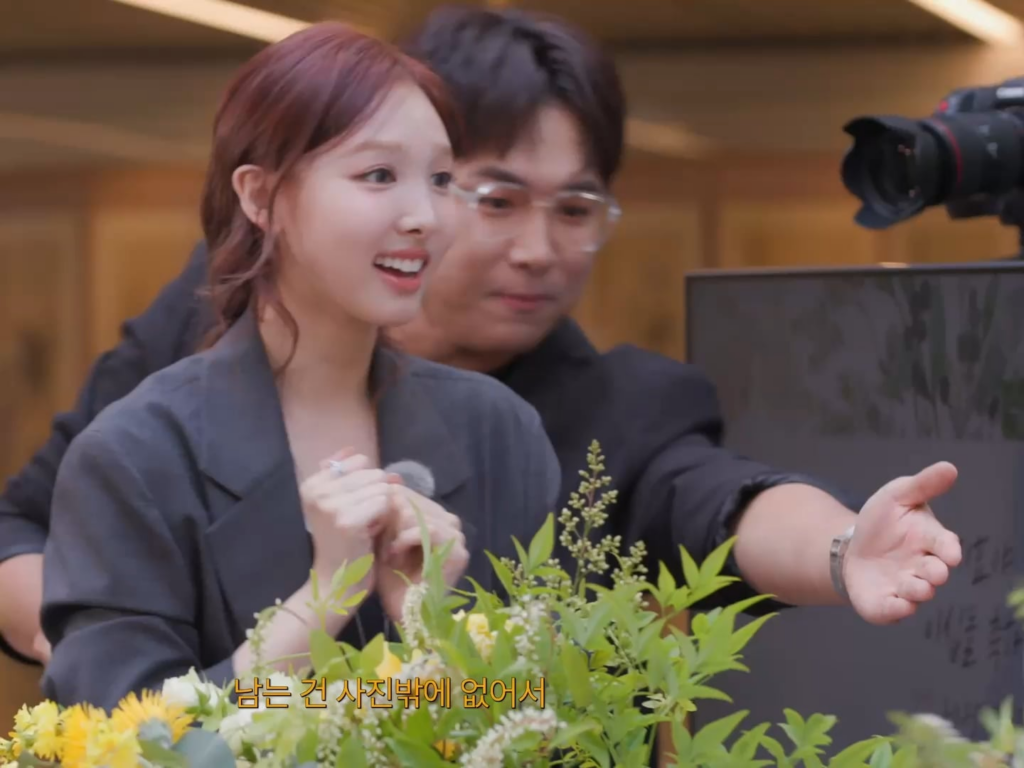 250715 - Nayeon Hugging Jihyo لذكرىها العشرين في JYP