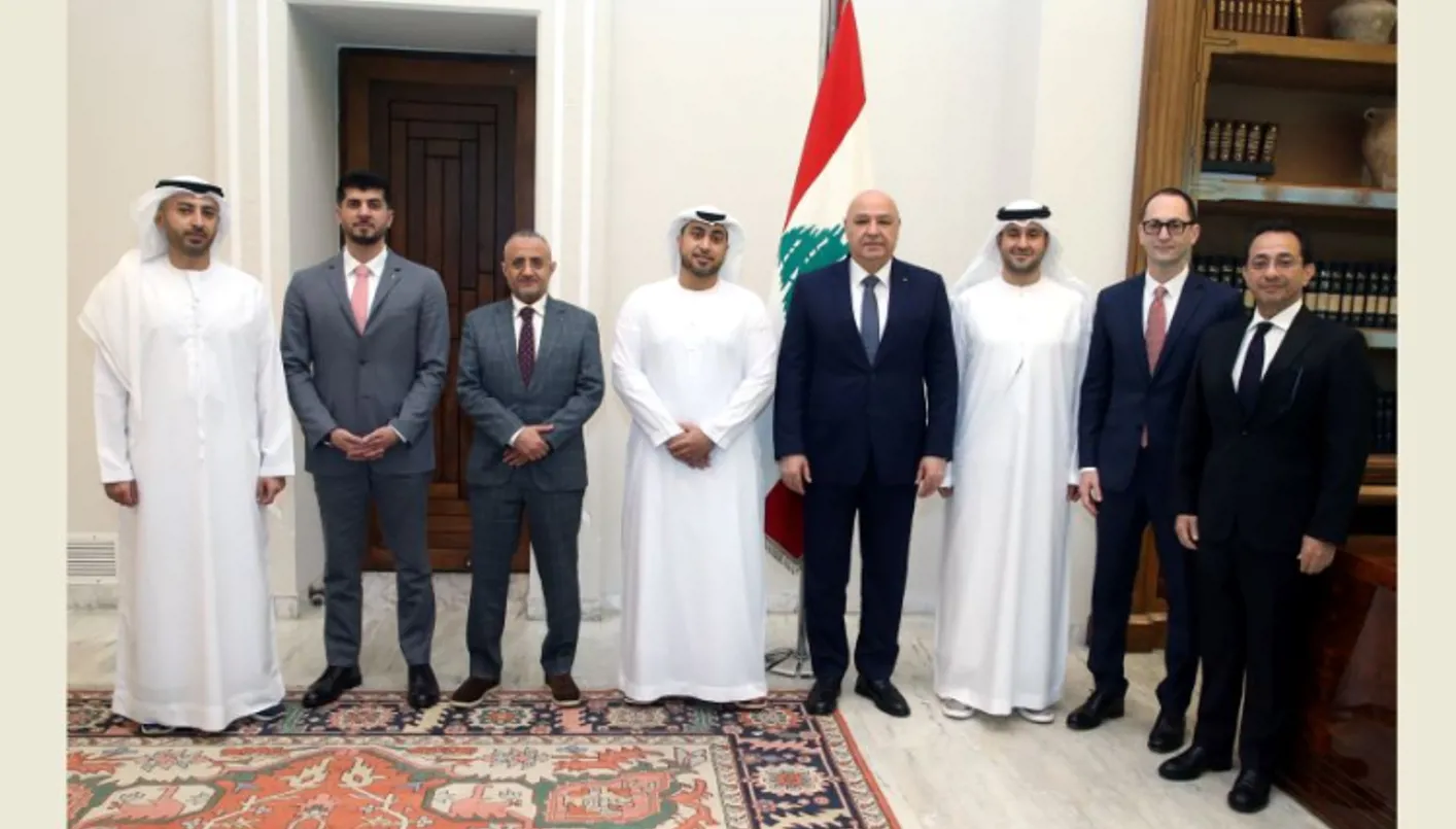 رئيس الجمهورية جوزف عون خلال استقباله وفداً من رجال الأعمال الإماراتيين برئاسة محمد الضاهري في قصر بعبدا أمس.