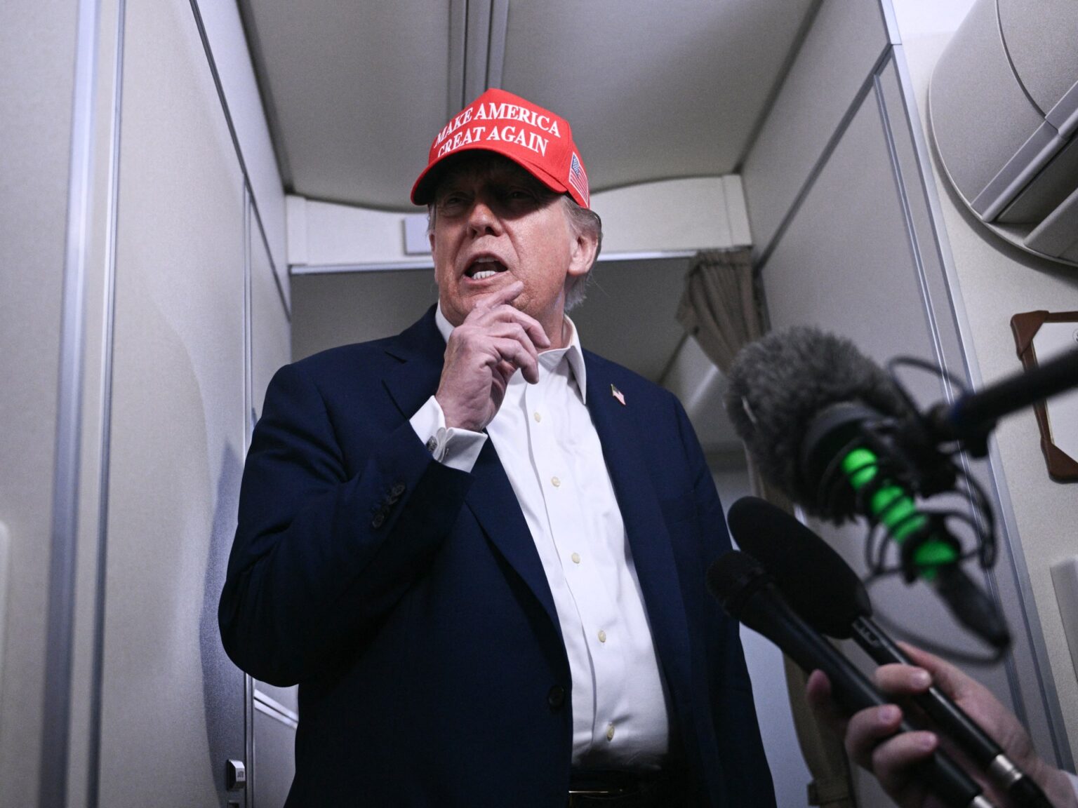 إما القبول أو الرفض.. ترامب يرسل خطابات الرسوم الجمركية إلى 12 دولة | اقتصاد إما القبول أو الرفض.. ترامب يرسل خطابات الرسوم الجمركية إلى 12 دولة | اقتصاد