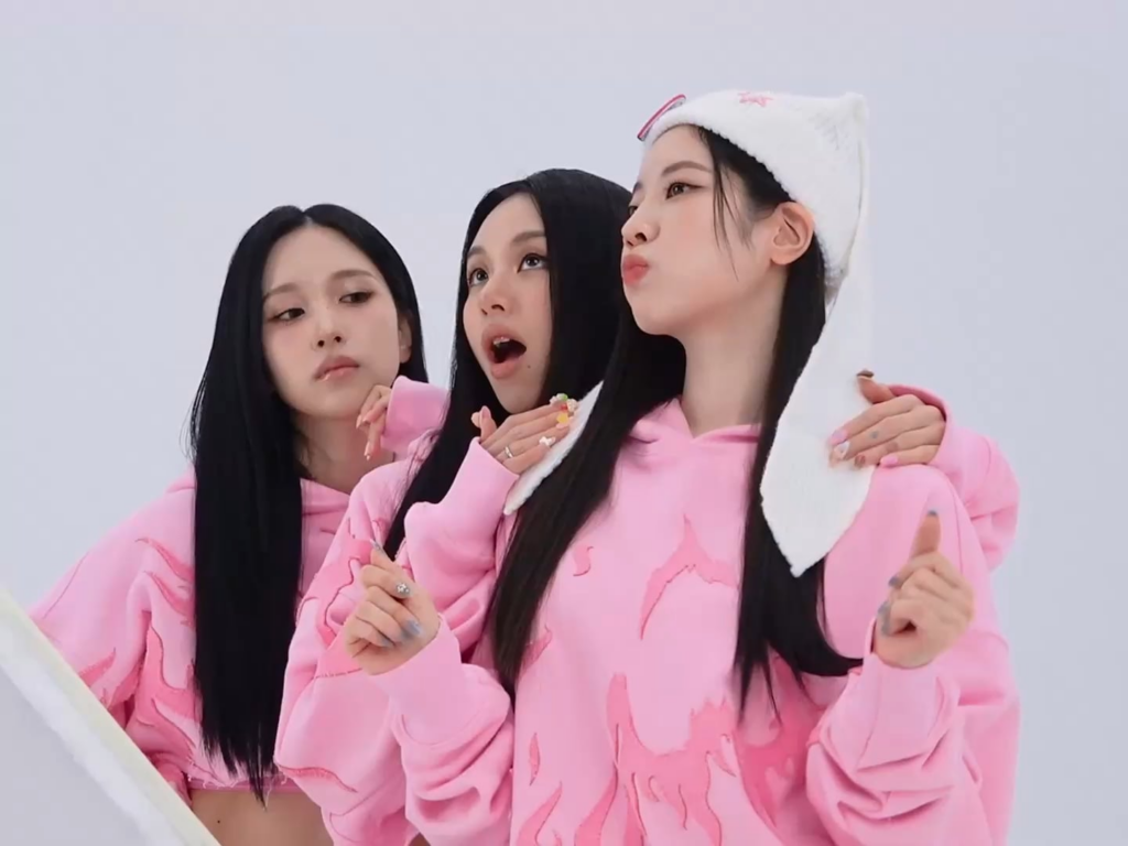 241220 - Mina و Chaeyoung و Dahyun Vibing