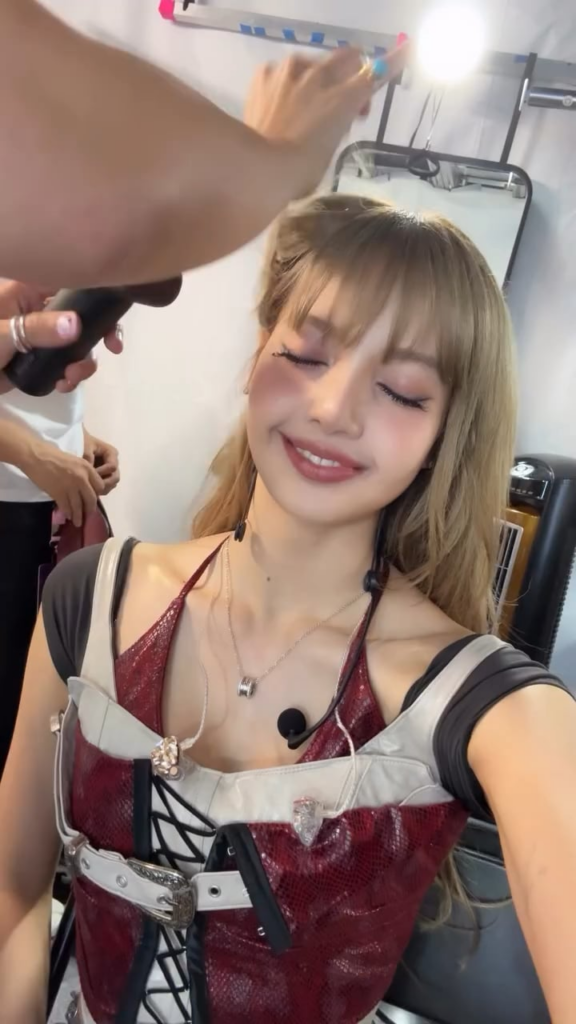 250717 تحديث قصة ليزا IG