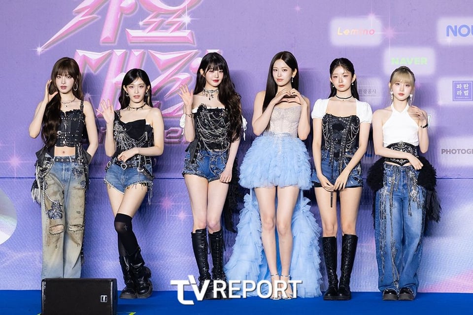 250726 Ive - SBS Gayo Daejeon Summer 2025 (صور سجادة زرقاء في الموقع)