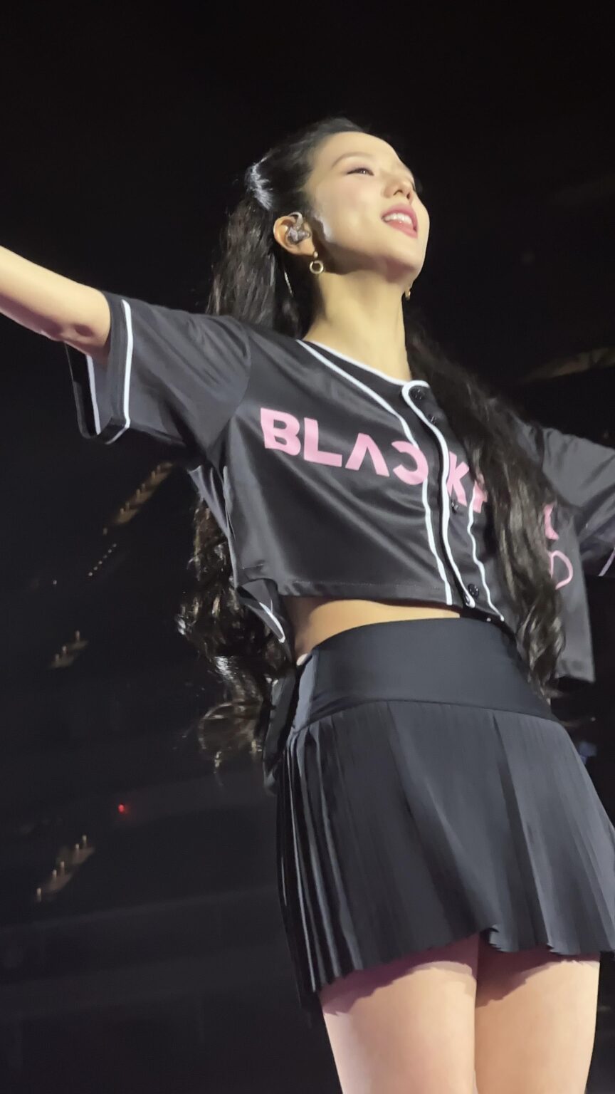 الموعد النهائي LA Day 2 Jisoo من إطلالات من Side Extended Stage