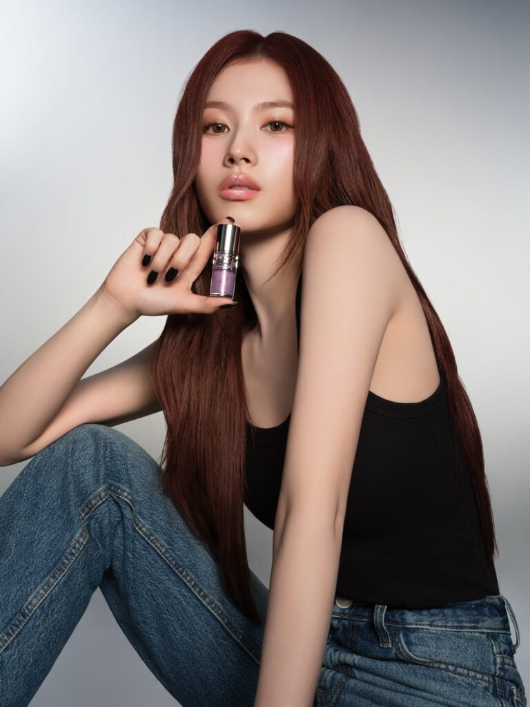 250702 Lips Japan Twitter Update - تم الكشف عن صور جديدة تتميز بـ Twice's Sana من أجل "YSL Love Shine Gloss Plumper".