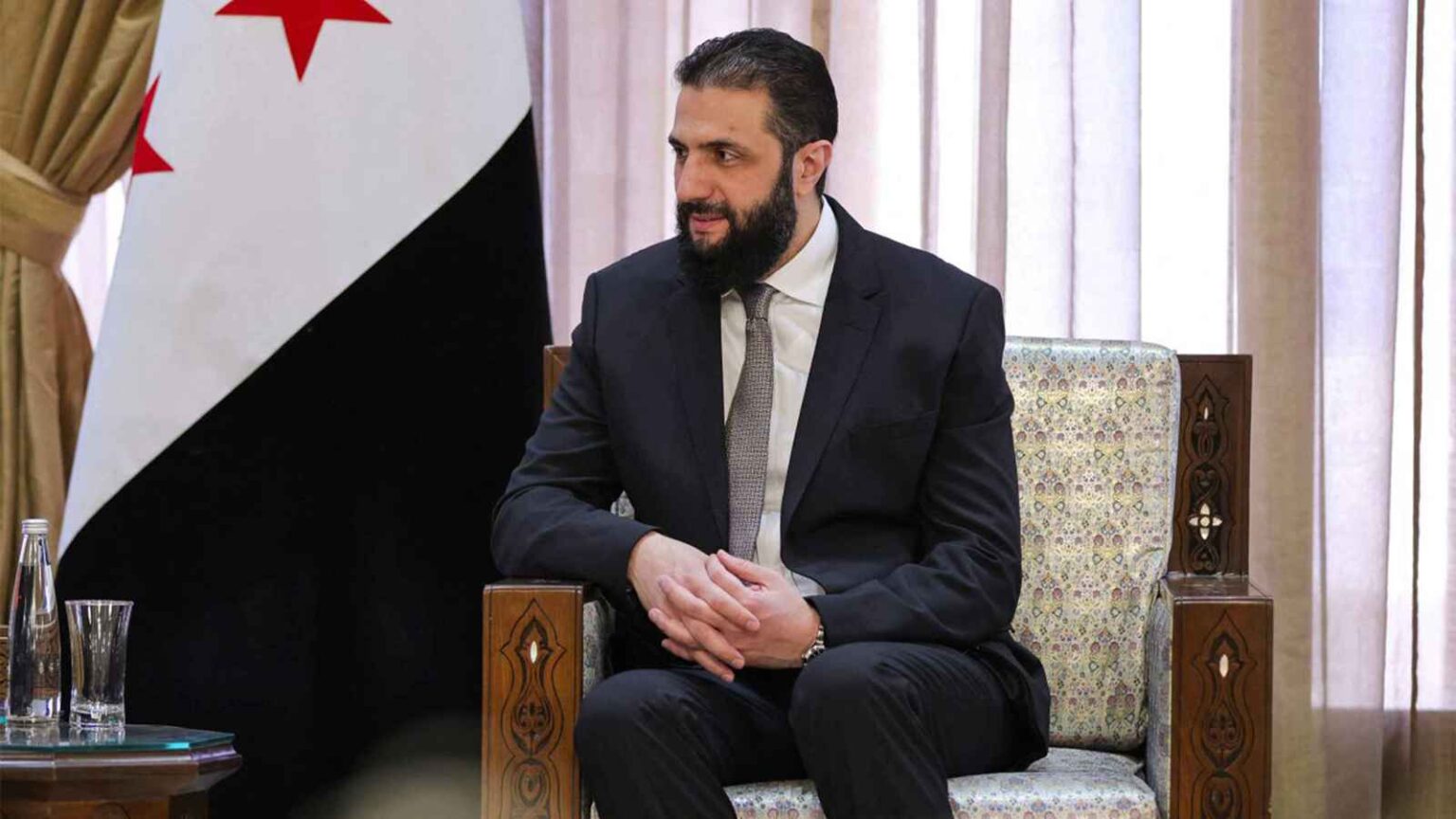 رشا شربتجي ترد على أنباء تقديم مسلسل عن الرئيس السوري أحمد الشرع 10 أمتار تفصل المنقذين.. مصير مجهول لأردني عالق في بئر منذ أسبوع