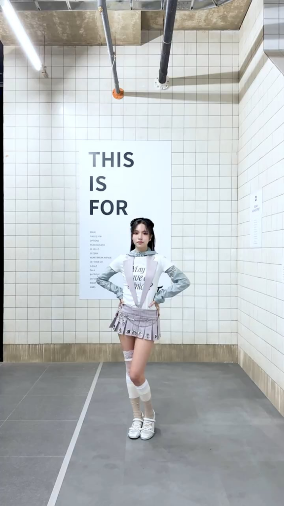 250716 تحديث Tiktok - Mina هو Stone Cold ... ونحن مهووسون. ❄