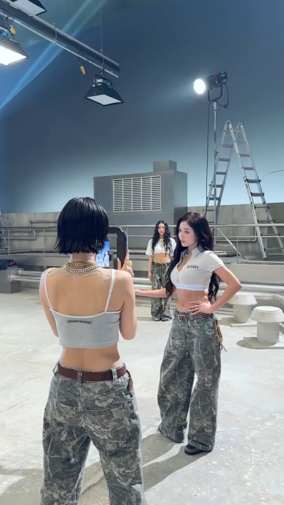 250717 تحديث Tiktok - POV: Chaeyoung's Dancing on Jihyo 'S ، من إخراج مومو ✋🎬