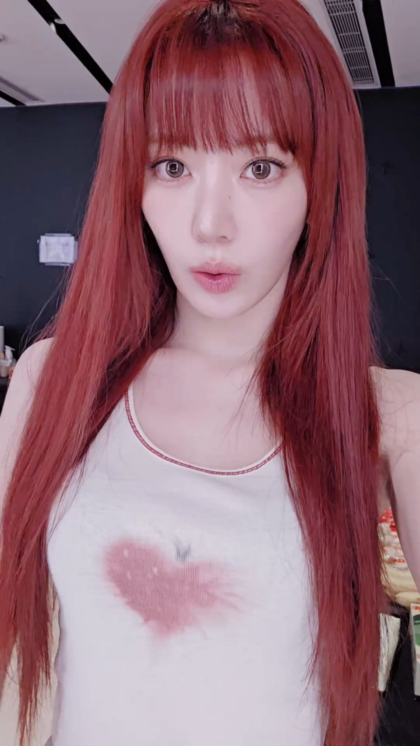 250729 تحديث Le Sserafim Douyin مع Miyawaki Sakura - تحقق من ما يفعله Fearnot🧐