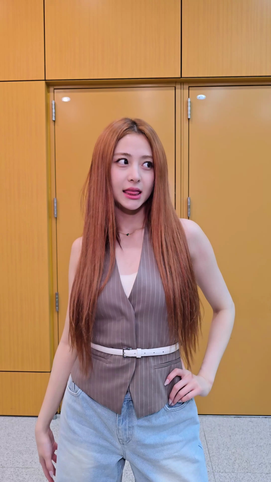 250724 le ssaraf tiktokow whi yunjin & hong eunchaay (2) - yee blogiaries of Idii هو nunavut homehos!