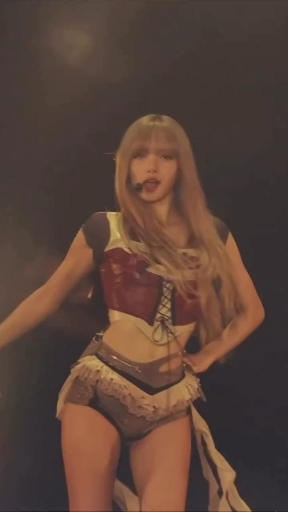 ليزا "القفز" الرقص ♥ ️