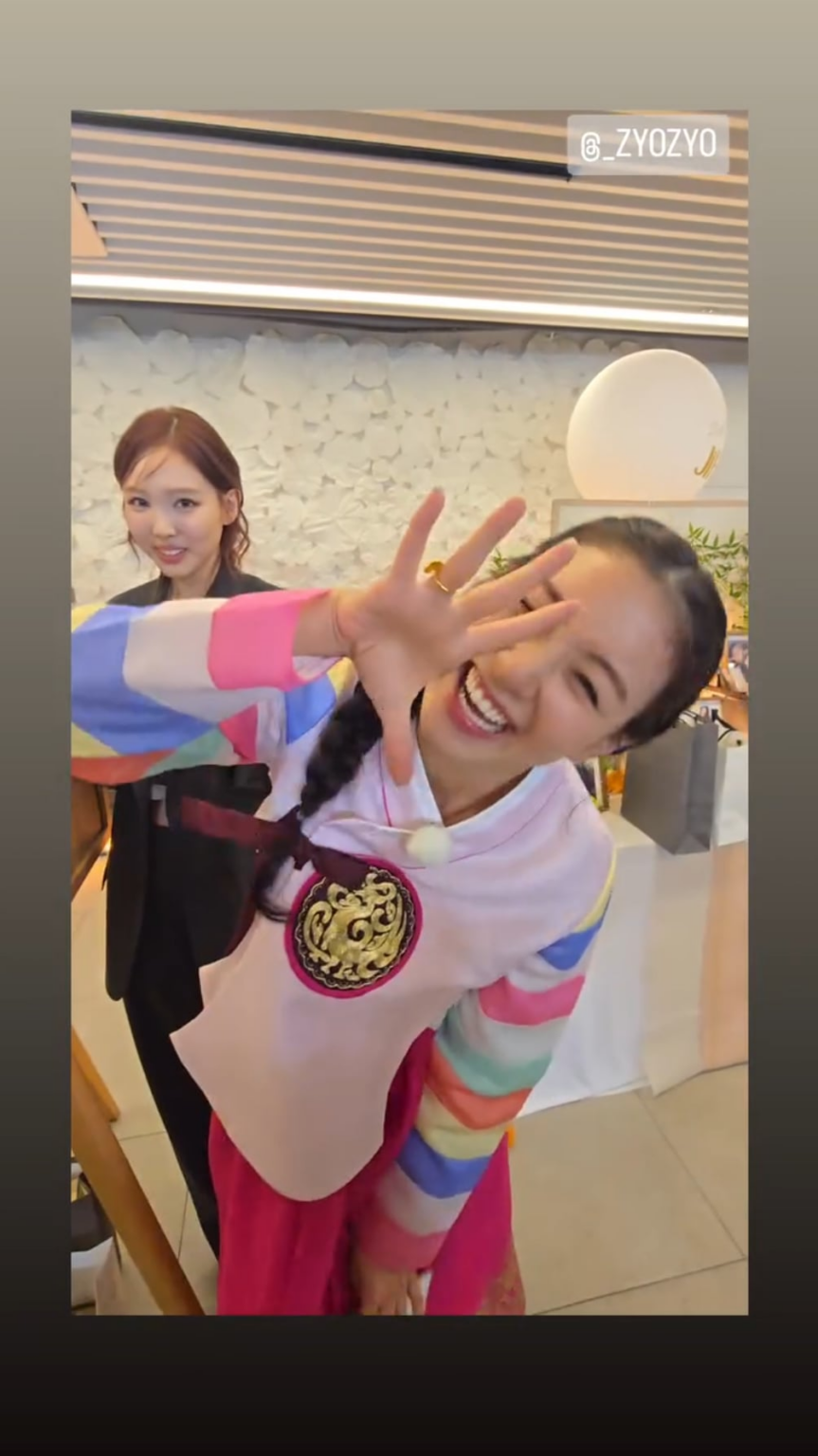 250715 تحديث قصة Jeongyeon Instagram - Jihyo الاحتفال 20 عامًا منذ انضمامه إلى JYP