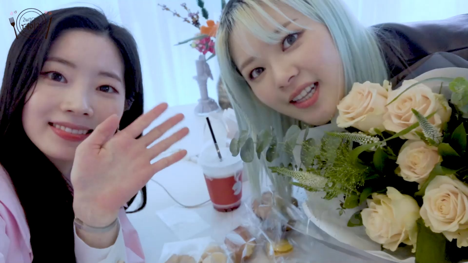 220526 - مراقبة تاريخ Dahyun و Jeongyeon