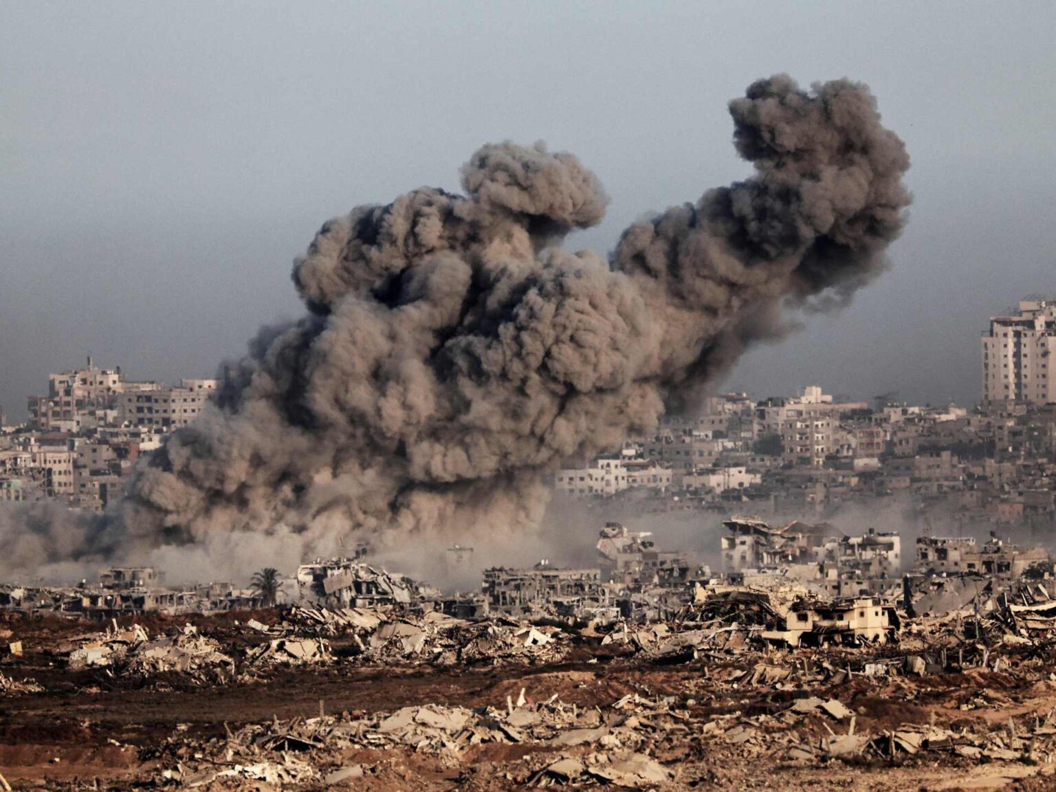 30 شهيدا بنيران قوات الاحتلال في غزة منذ فجر اليوم والتجويع على أشده | أخبار