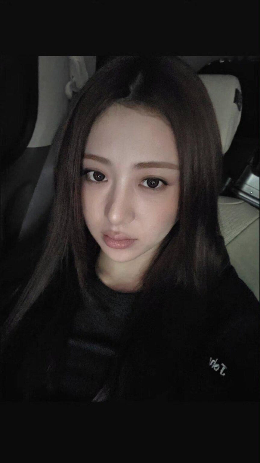 250731 تحديث قصة Huh Yunjin Instagram