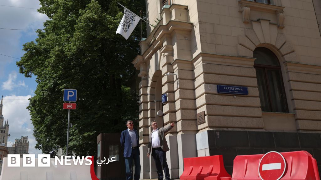 طالبان: روسيا تعترف بحكومة أفغانستان، وترفع علمها في موسكو