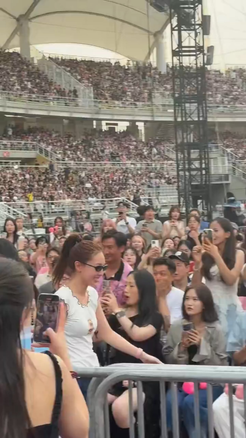 250706 مرتين Nayeon & Jihyo @ Blackpink World Tour  في Goyang D2