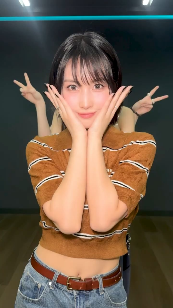 250713 Twitter Update - Momo و Meovv Anna و Ella "هذا من أجل #Anna & #ALLA"