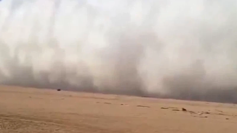 بالفيديو | ظاهرة نادرة تدهش سكان جدة صباح اليوم .. فما حقيقتها؟ | طقس العرب