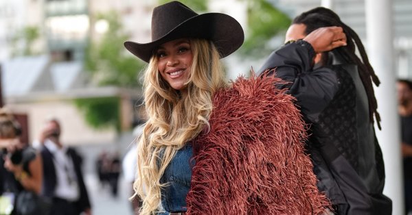 جريدة البلاد | سرقة مواد حساسة من فريق النجمة بيونسيه في أتلانتا