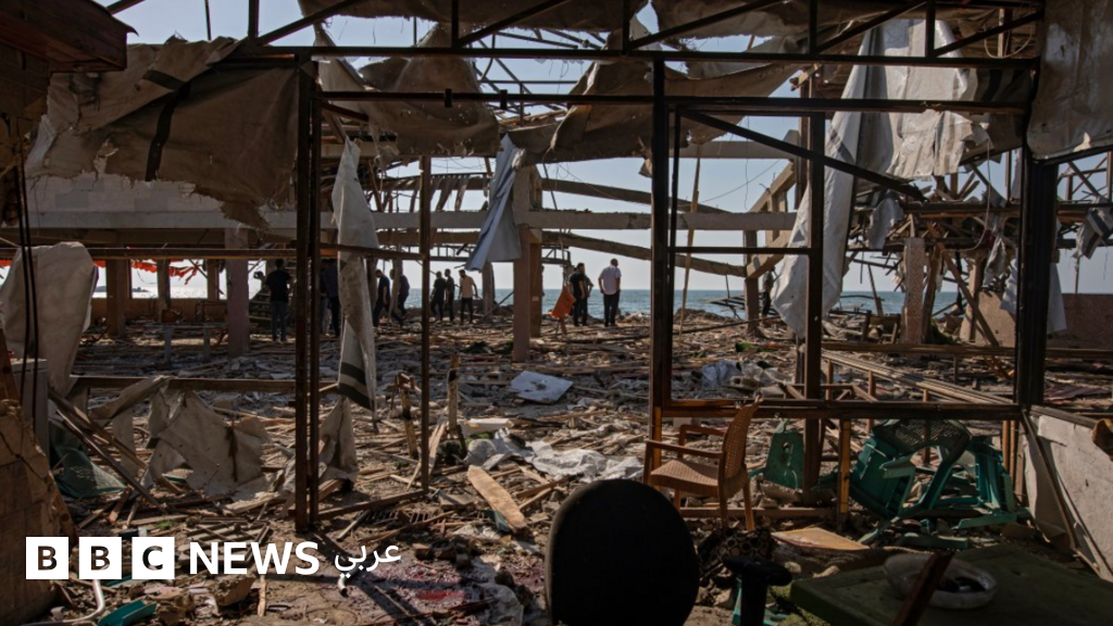 حرب غزة: كيف تحول مقهى على شاطئ لمقبرة جماعية لكل من فيه بالقطاع؟