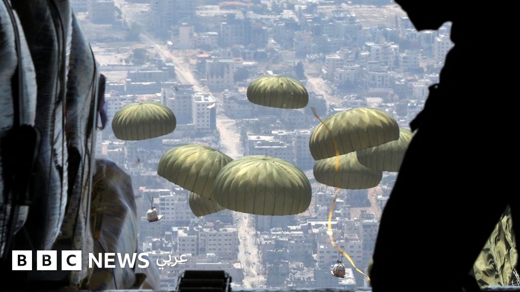حرب غزة: الجيش الإسرائيلي يعلن استئناف إسقاط المساعدات جواً على غزة ليل اليوم، وتحديد ممرات إنسانية لمرور قوافل الغذاء والدواء