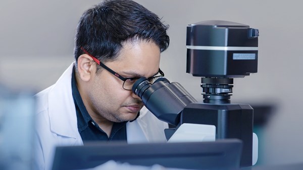 في سبقٍ علميٍ.. علماء «دبي الصحية» ينشرون أول مرجع جينومي عربي شامل