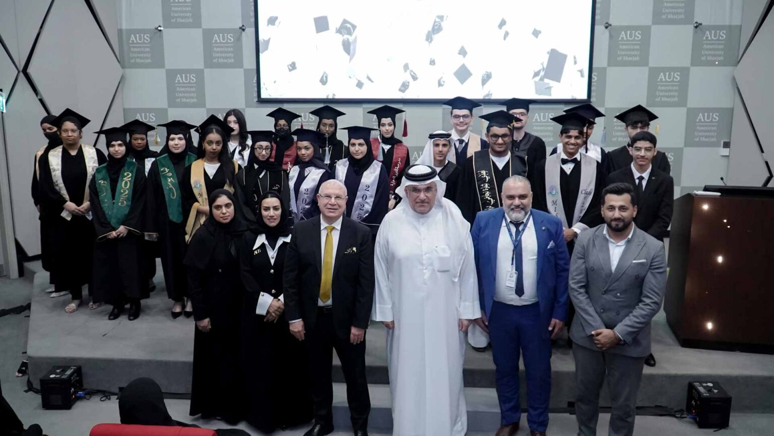 تمكين الشارقة تحتفي بالأيتام المتفوقين من خريجي الجامعات والثانوية العامة