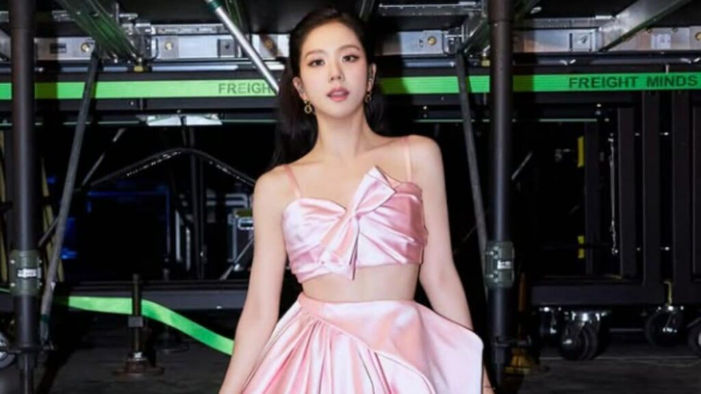 250722 Blackpink's Jisoo يفوز النجم الآسيوي المتميز في جوائز Seoul Drama 2025