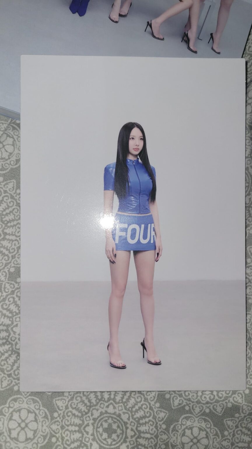 وقعت تجارة Nayeon لسانا