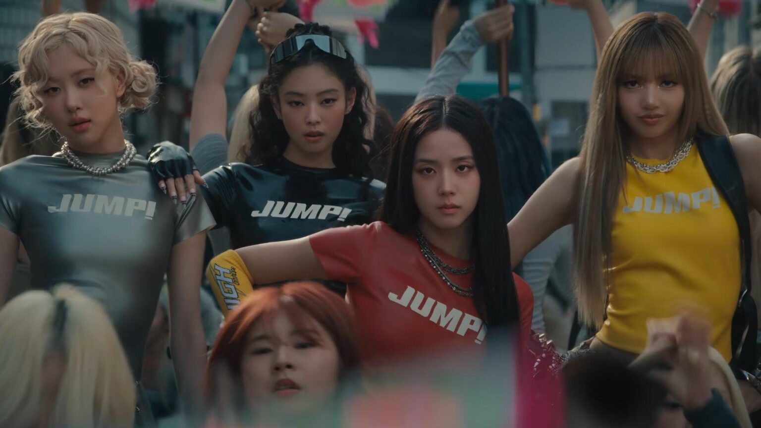 تجاوز 250729 '뛰어 (Jump)' 100 مليون تيار على Spotify صنع أسرع أغنية من قبل فنانين وقانون K-pop هذا العام لتجاوز 100 متر تيار على Spotify. كما أنه يمثل أغنيتهم الثالثة والثلاثين لضرب هذا المعلم ، والأكثر لأي مجموعة فتاة في التاريخ