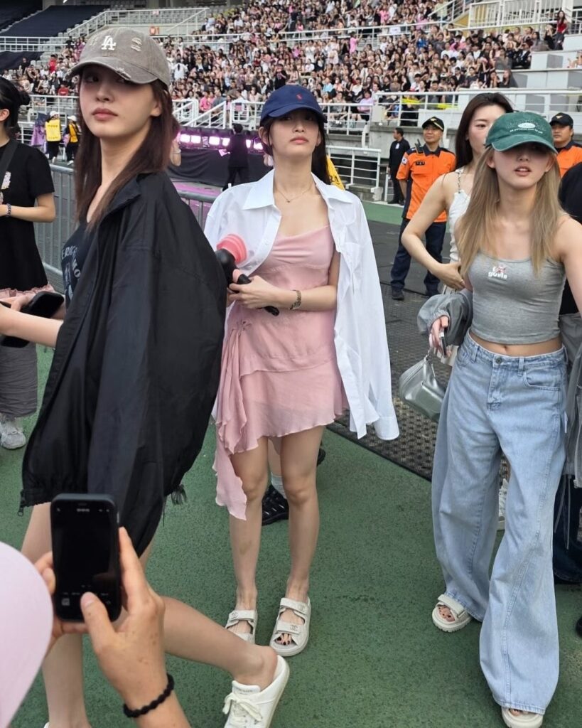 250707 Gaeul ، Liz ، Leeseo رصدت في جولة الموعد النهائي للحفلات الموسيقية Blackpink