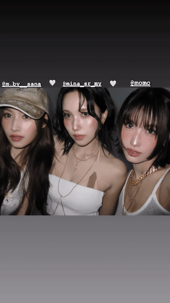 250713 تحديث قصة Momo Instagram - مع Sana و Mina و Dahyun & Chaeyoung (Bonus Somi)