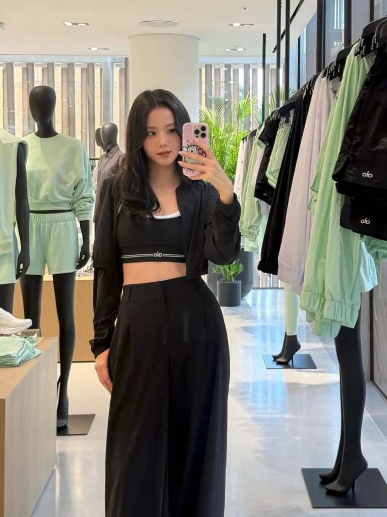 250702 تحديث JISOO IG
