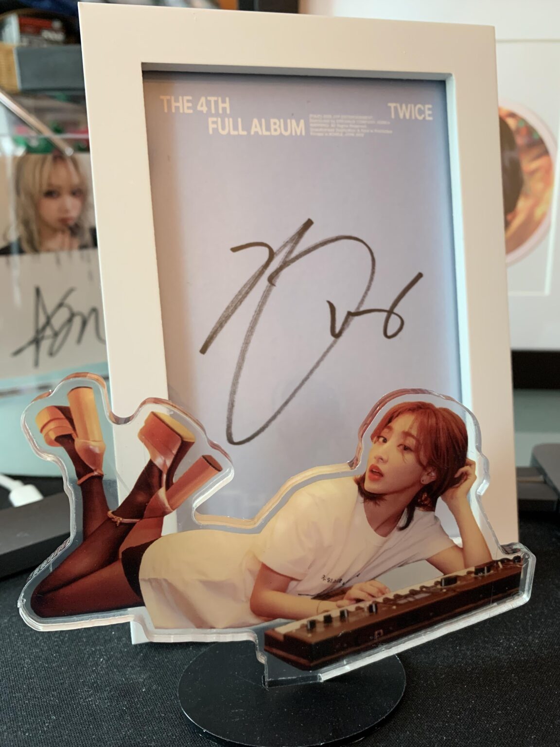 حدث للحصول على سيارة Jihyo بنفس الترتيب مثل Standee الأكريليك. لذلك انتهى الأمر بالعمل بشكل مثالي كرفيق عرض.