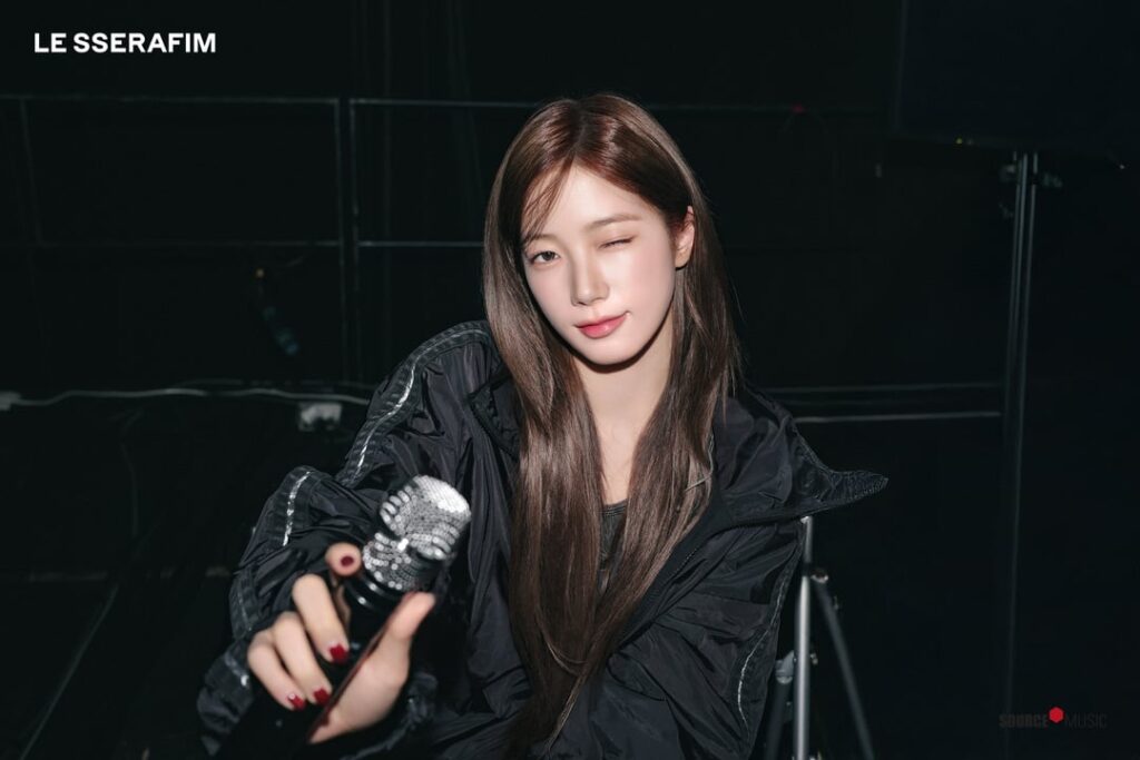 250706 Le Sserafim - 2025 Le Sserafim Tour "Easy Crazy Hot" في اليابان (رسم صور - Kazuha)
