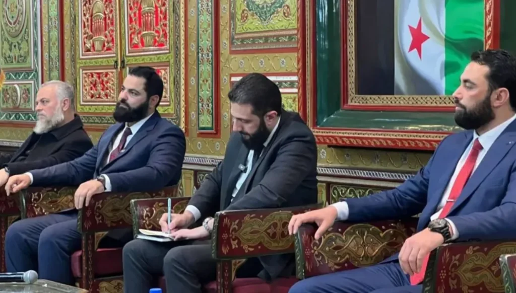 'سلم أهلي وتحريض'... عضو لجنة 'الحفاظ على السلم الأهلي' في سوريا يدعم العشائر ضد الدروز