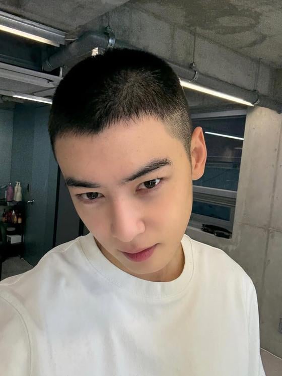 تطلب وكالة Cha Eun-Woo من المشجعين بعدم إرسال رسائل وهدايا إلى الوحدة العسكرية