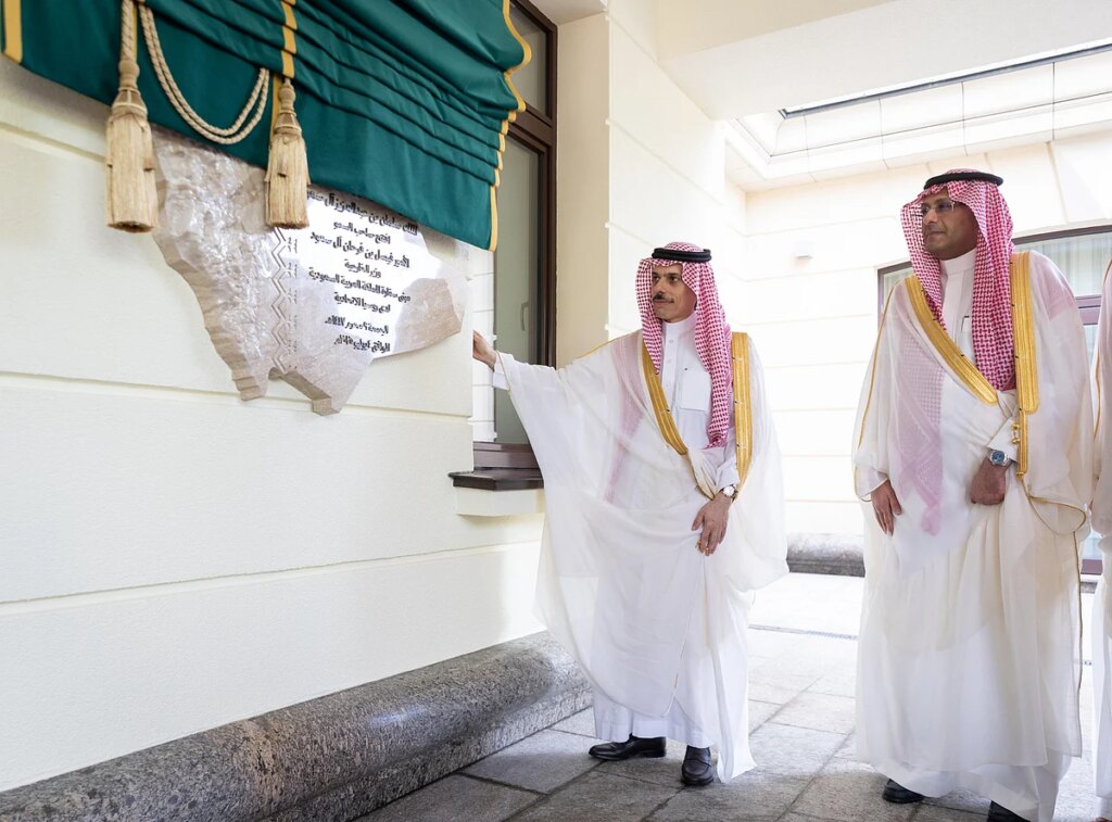 وزير الخارجية يفتتح المبنى الجديد لسفارة المملكة في موسكو