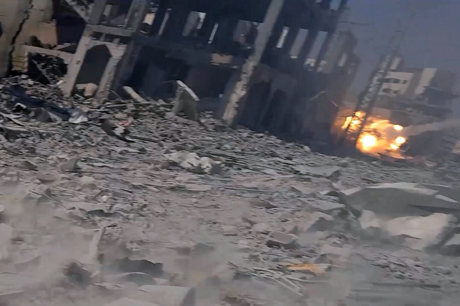 القسام تعلن استهداف ناقلة جند من طراز "نمر" شمال خان يونس | أخبار