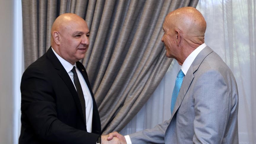 عون يسلم باراك رد لبنان على مقترح واشنطن لنزع سلاح "حزب الله"