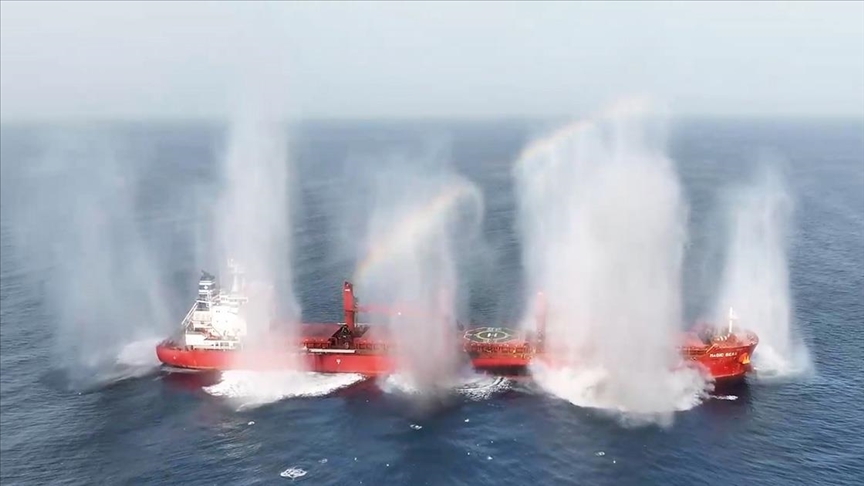 "الحوثي" تعرض مشاهد لغرق السفينة "إترنيتي" بالبحر الأحمر