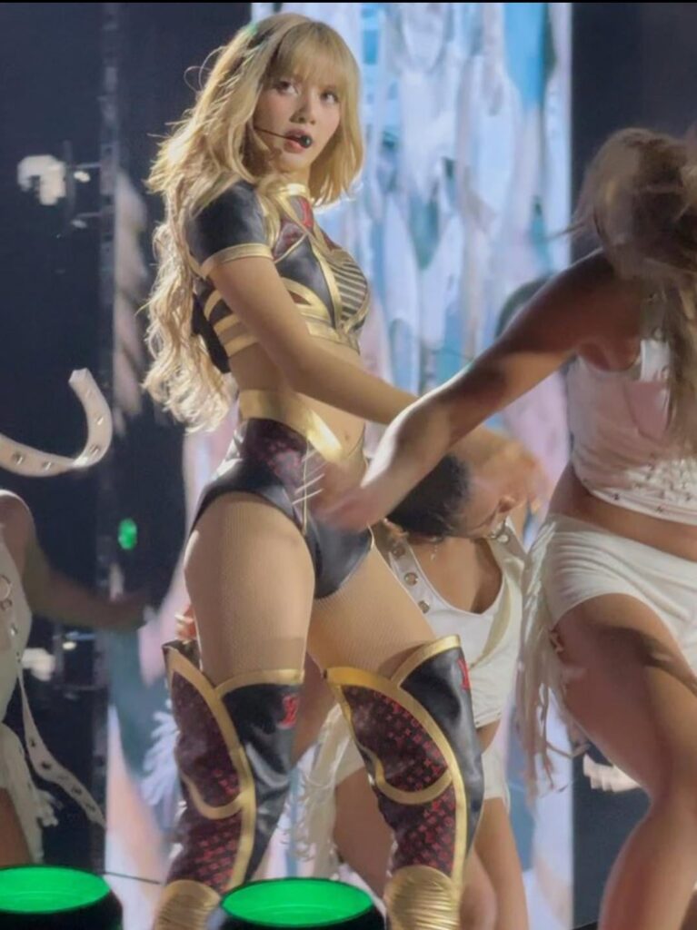 فتاة ليزا ثاندر