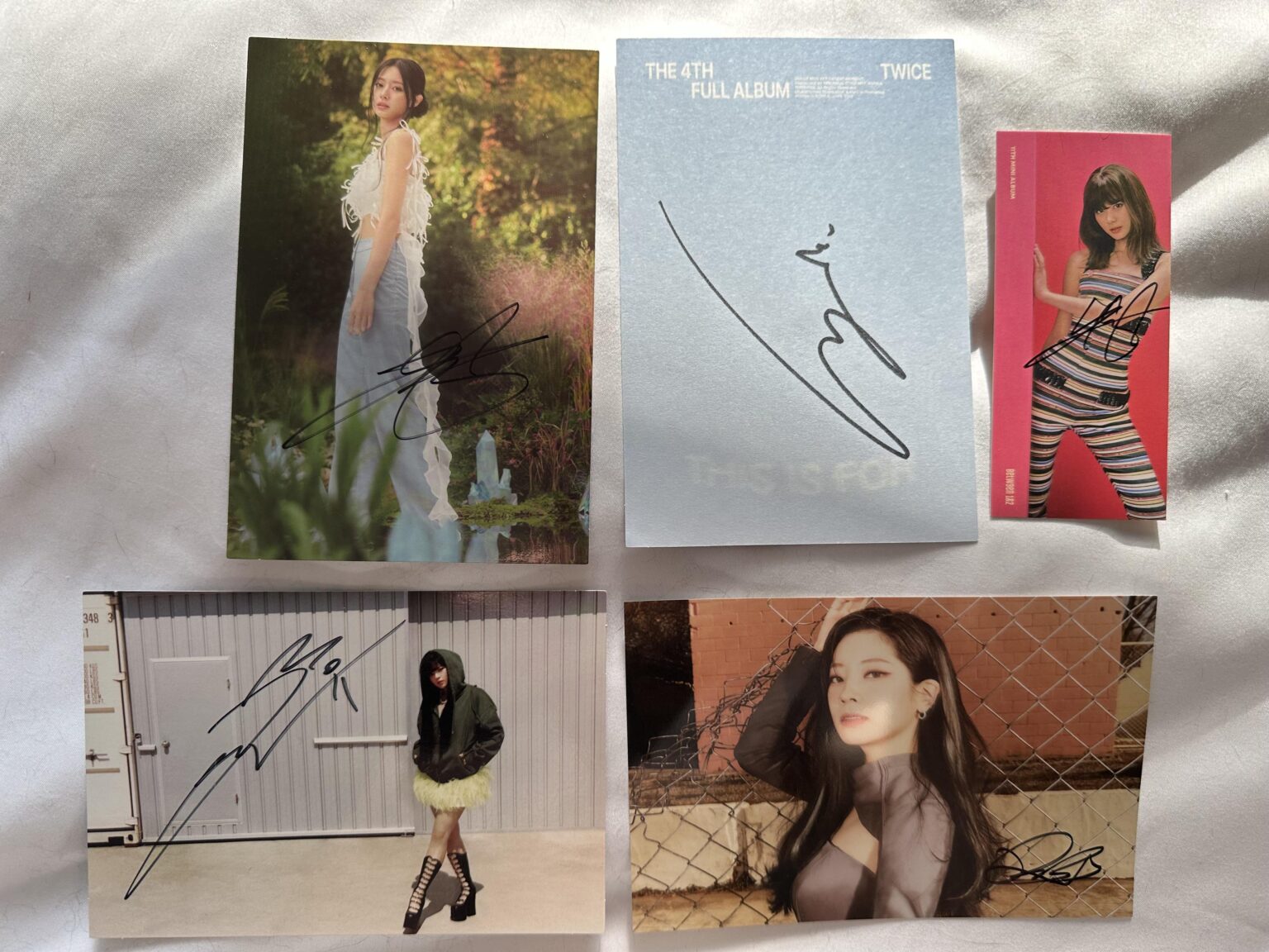 مجموعتي الموقعة المحدثة! للأسف ، وقعت تشاي ظهر هذا الأمر على الرغم من أنه لا يزال يحبها رغم ذلك