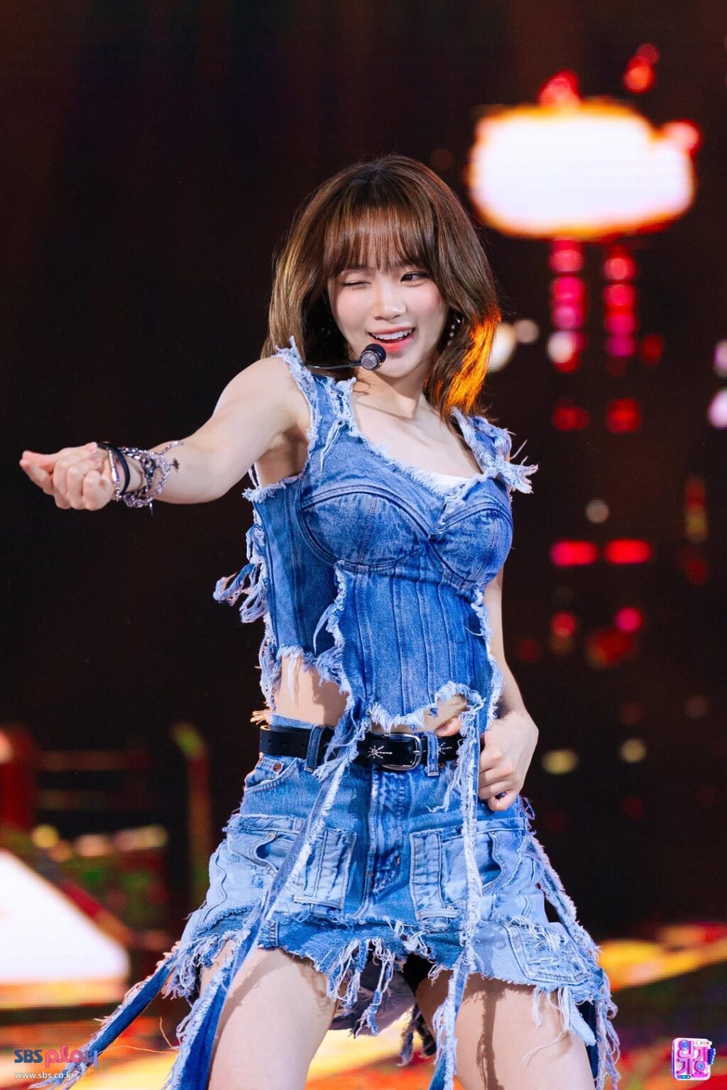 250707 LE SSERAFIM - مختلف (250706 صور أداء) @ sbs inkigayo