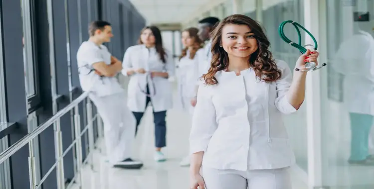توقعات تنسيق كلية التمريض 2025.. مستقبل مهني مضمون في القطاع الصحي لوجو موقع شبابيك