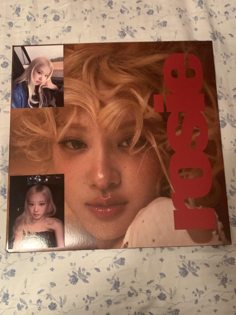 250728 Rosé Vinyl مع بطاقات صور جديدة.