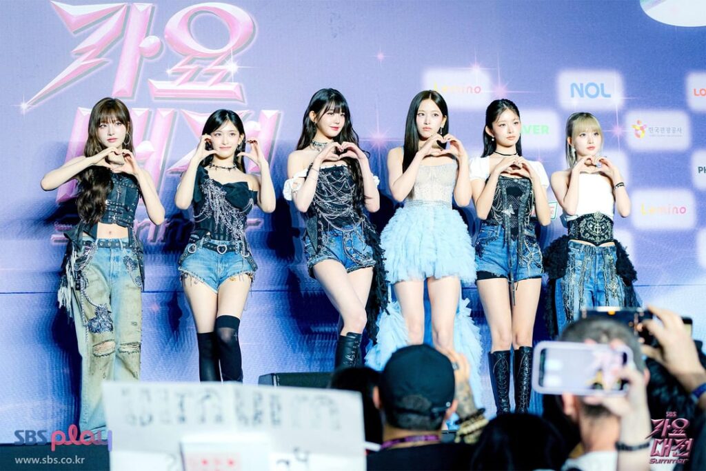 250729 Ive - SBS Gayo Daejeon Summer 2025 (250726 المزيد من الصور السجادة الزرقاء في الموقع)