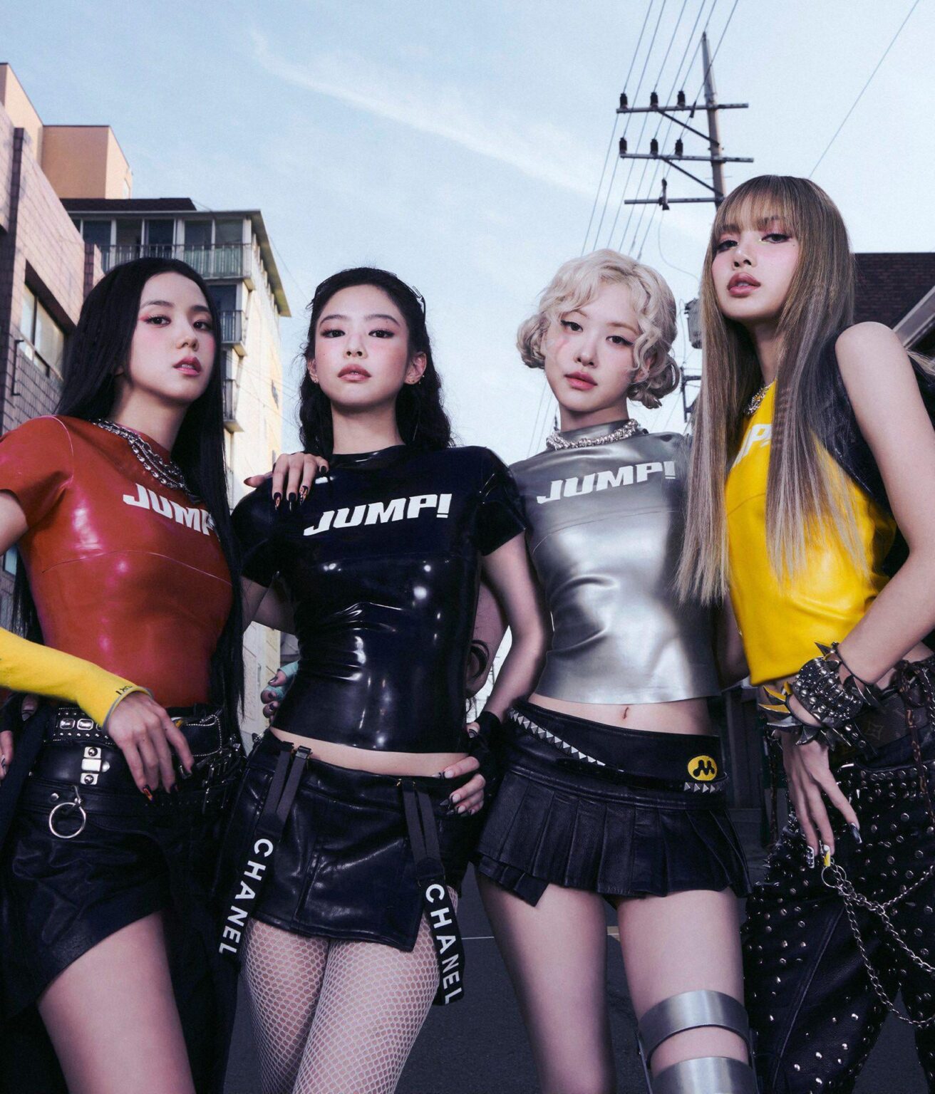 250722 لاول مرة من Blackpink '뛰어 (Jump)' في المرتبة 28 على Billboard Hot 100 هذا الأسبوع. إنه يمثل رابع أفضل 30 إدخالًا مع مبيعات 3.5 ألف ، و 13.5 مليون تدفقات ، و 2.4 مليون شخص
