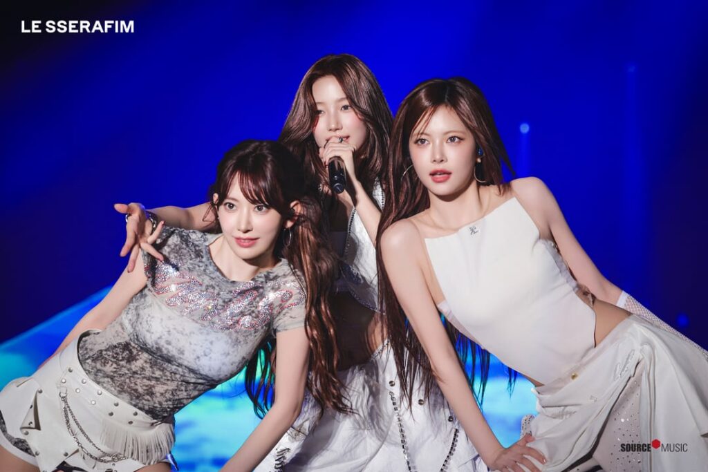 250706 LE SSERAFIM - 2025 LE SSERAFIM TOUR "Easy Crazy Hot" في اليابان (رسم صور - صور المسرح)