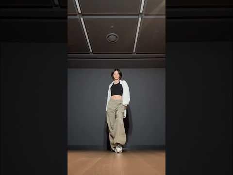 Itzy Yeji - Golden (Orig. Huntr/X ، Ejae ، Audrey Nuna & Rei Ami - Kpop Demon Hunters OST) (Dance Challenge) (250710)